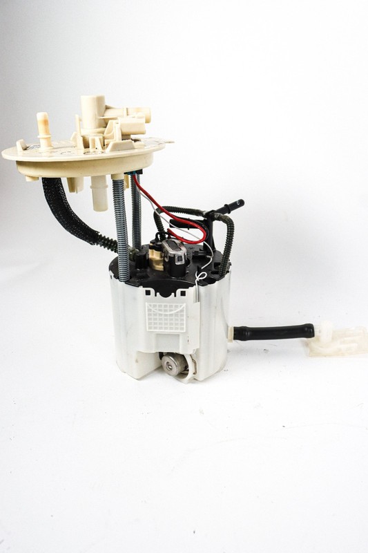2016-2024 Chevrolet Camaro 6.2L 3.6L Fuel Pump OEM 84873925 *USED*