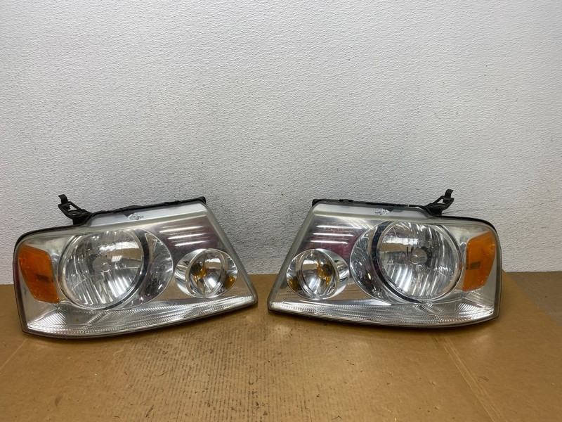 2004 to 2008 Ford F-150 F150 Left+Right Halogen Headlights AE0588 DW