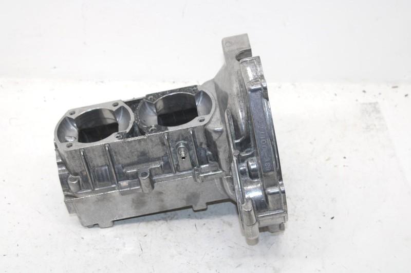 1988 Yamaha Enticer 340 Oem Crankcase Assembly 8G8-15100-02-00 SY130