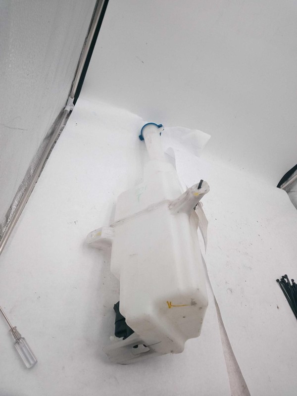 2020 Hyundai Santa Fe Washer Fluid Reservoir OEM Grey 2.40L 48K Miles