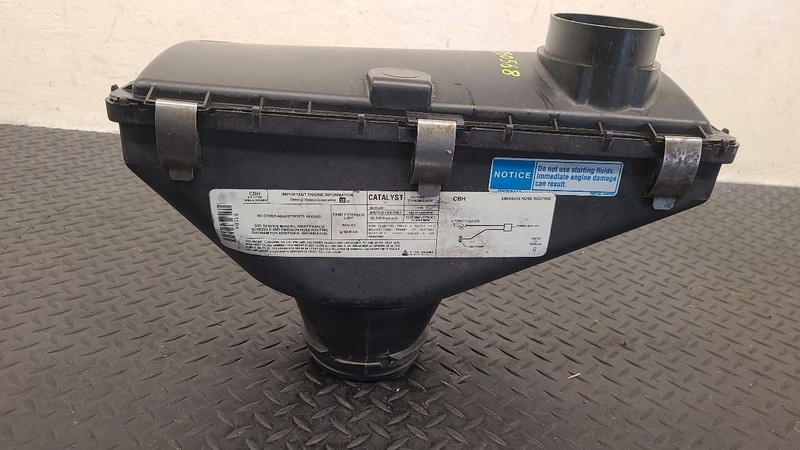 92-96 Chevrolet 2500 Pickup 6.5L Diesel Air Cleaner Box OEM 25098524