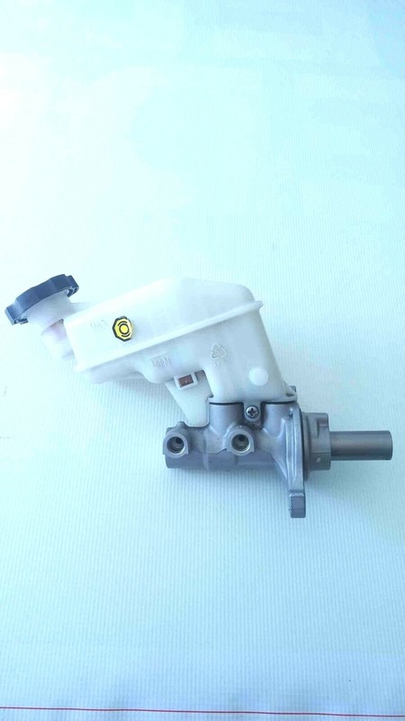 2013 hyundai elantra sdn at brake master cylinder w/reservoir oem 585103Y400