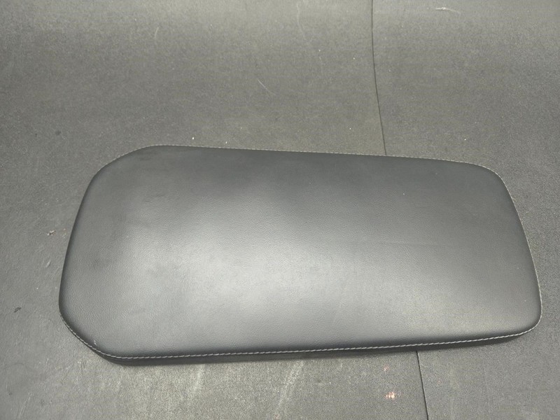 Center Console Armrest Lid Cover 2022 Kia Stinger B4701-506140 2020 2021 2023
