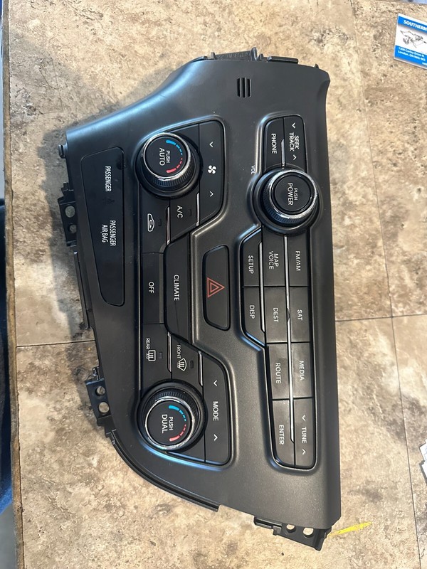 11-13 KIA OPTIMA OEM STEREO RADIO CONTROL PANEL & HEATER AC A/C CONTROL W/ NAV