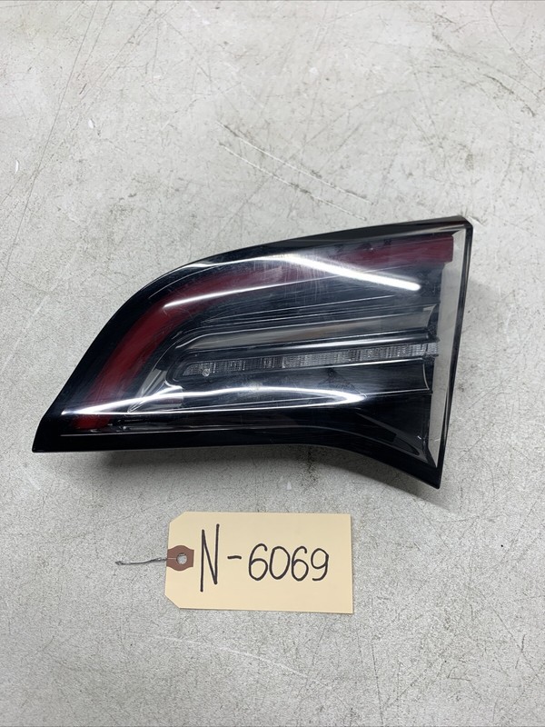 2021-2023 Tesla 3 TAILLIGHT Tail Light Lid RH 3-pin 1077402-00-C 6069 B17