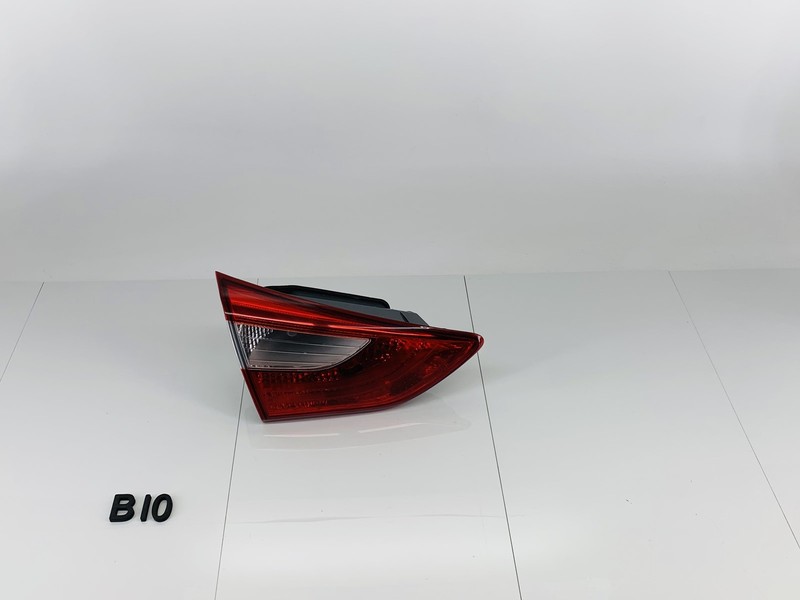 13-17 HYUNDAI ELANTRA GT REAR LEFT SIDE INNER TAIL LIGHT BRAKE STOP LAMP OEM