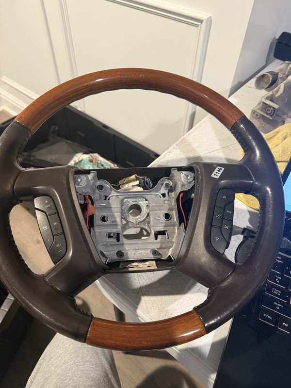 2008-2012 Buick ENCLAVE DRIVER STEERING WHEEL W/CRUISE CONTROL SWITCHES OEM