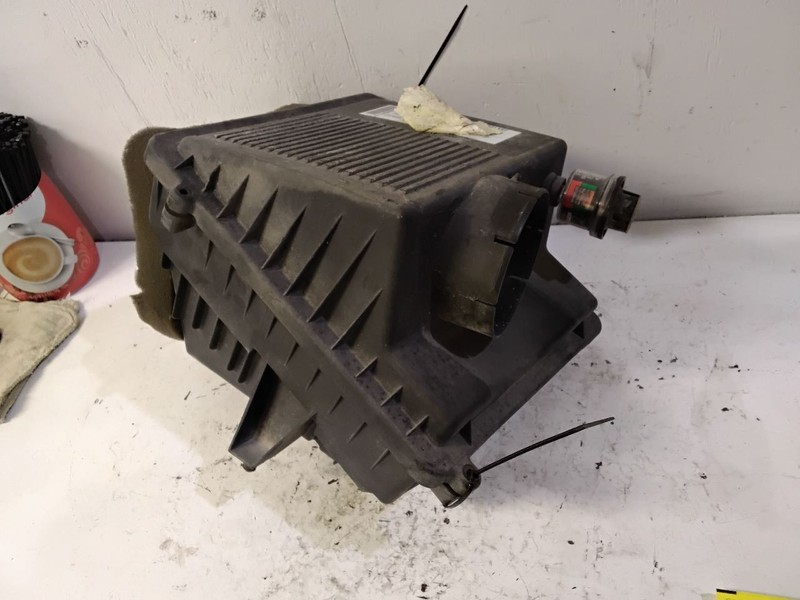 1999-2007 GMC Sierra 1500 Air Cleaner Intake Box Assembly w/High Capacity Opt K4