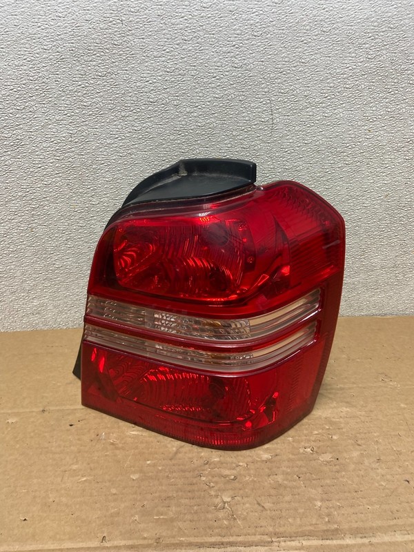 2001 2002 2003 Toyota Highlander Right Passenger RH Tail Light Oem AB4553 LK
