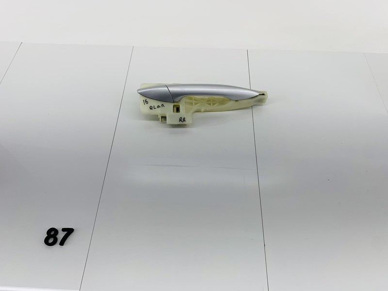 13-17 HYUNDAI ELANTRA GT REAR RIGHT EXTERIOR DOOR HANDLE SHIMMERING SILVER OEM