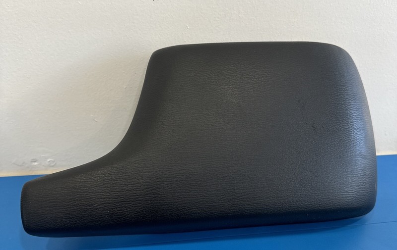 Floor Armrest | 2014 - 16 MAZDA 3 Hatchback Black Rubber OEM LID Only Latch