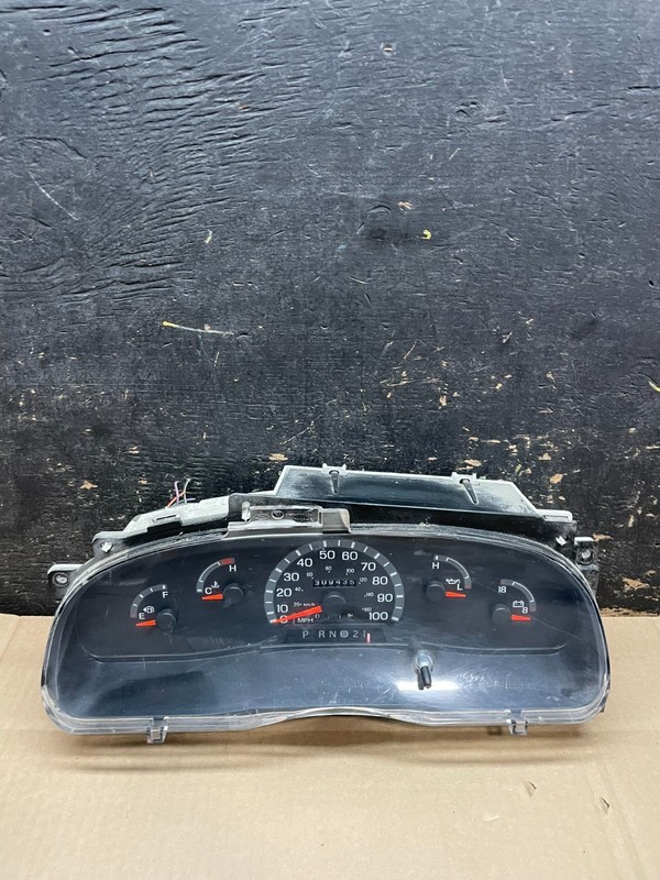 2001 - 2002 Ford Econoline E250 E350 Van Speedometer Instrument Cluster AB2903DG