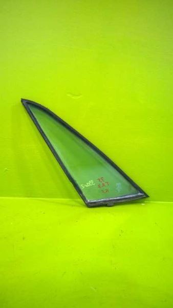 74 75 76 77 78 79 80 81 TR7 PASSENGER RIGHT VENT GLASS OEM 3306-2