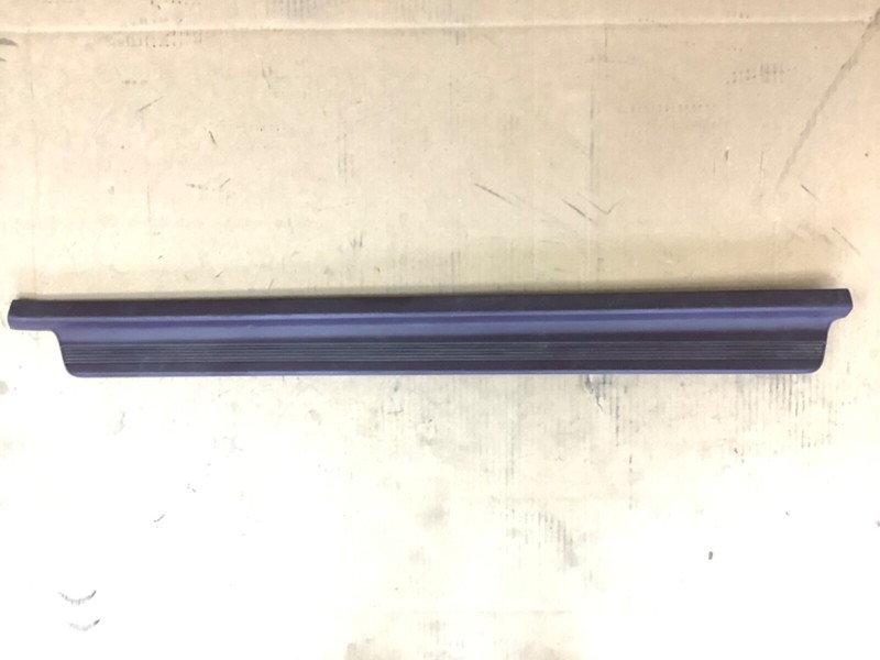 90-93 Accord 2DR Right Side Step Garnish Floor Lower Molding Carpet Trim Red