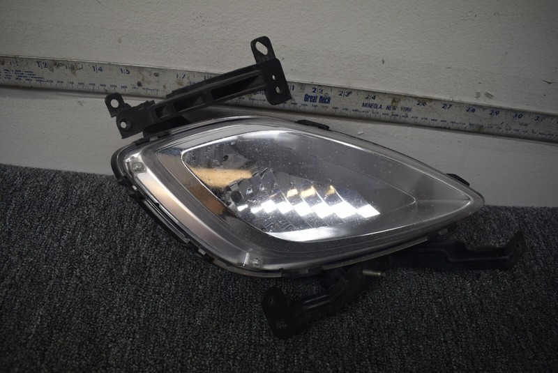 2011-2013 HYUNDAI ELANTRA RIGHT SIDE FOG LIGHT FACTORY OEM
