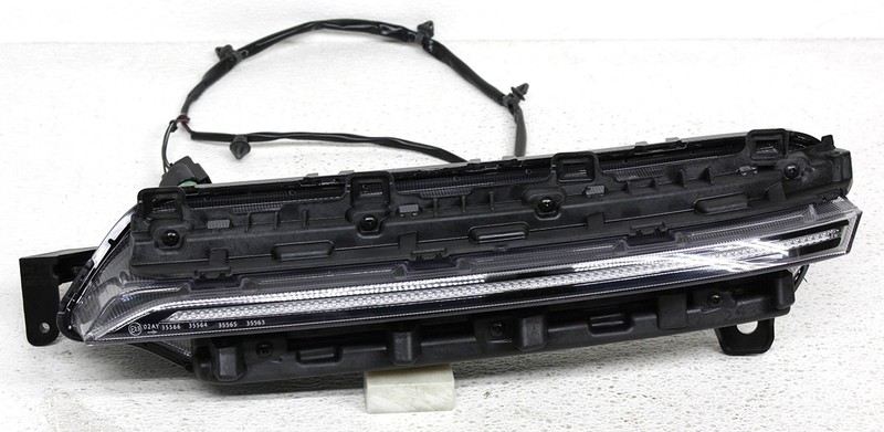OEM Left Driver Side LED Fog Lamp For Kia Seltos 92108-Q5000 Tab Missing