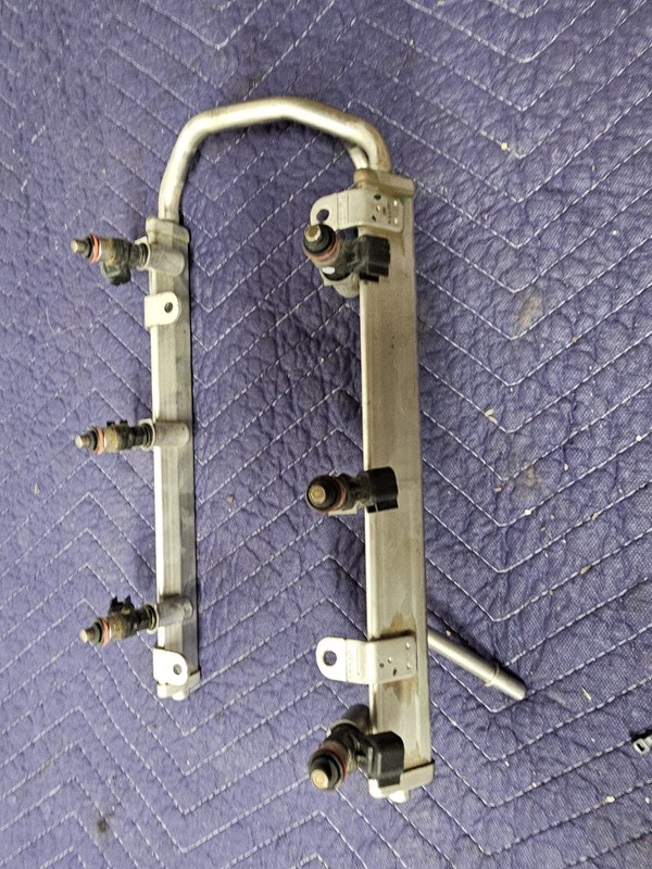 2012 Ford Mustang 3.7L Fuel Rails W/Injector