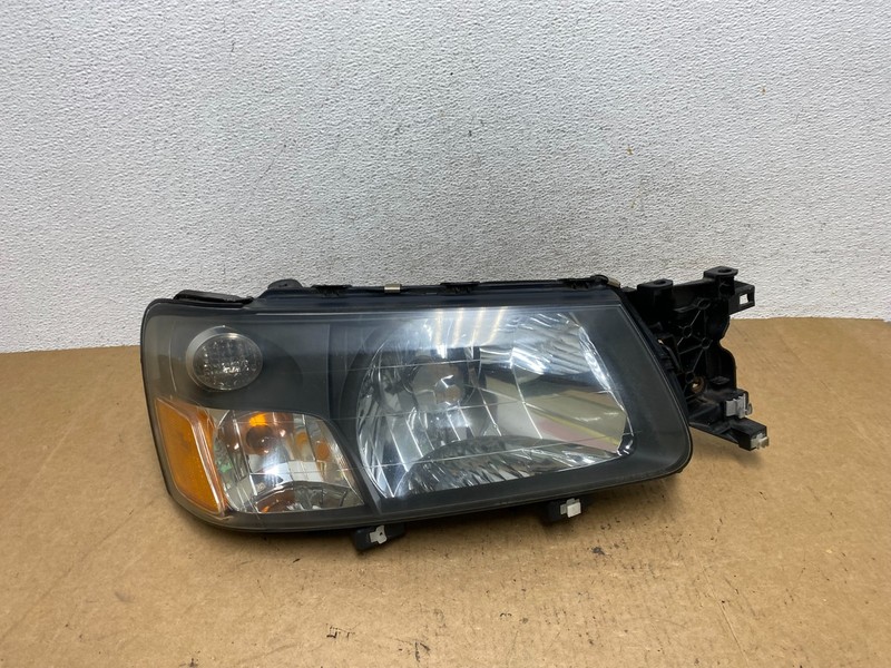 2003 2004 Subaru Forester Right RH Side Headlight Halogen Oem AE4827 DW