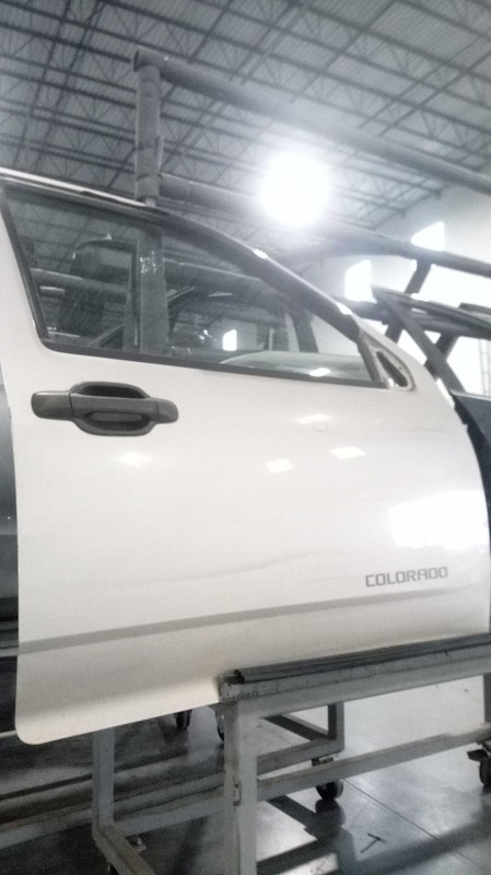 2004 Chevrolet Colorado Right Front Door Silver Small Dent 9263 202K Miles