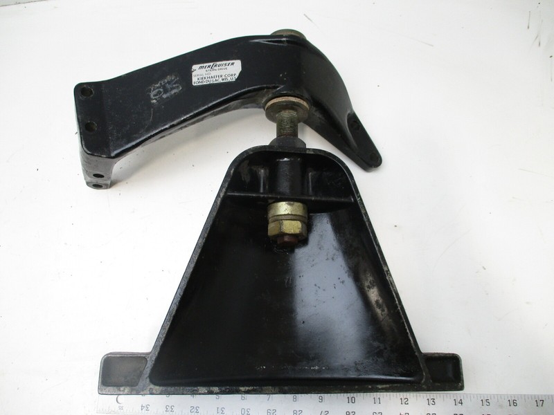 36099A2 32778 Front Motor Engine Mount for 120,140 Mercruiser Stern Drive
