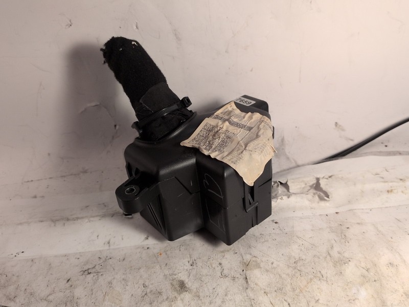 2008 Volkswagen VW JETTA Fuse Box Cabin OEM