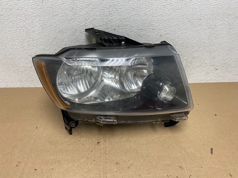 2011-2013 Jeep Grand Cherokee Right Passenger Halogen Headlight AE5080 DW
