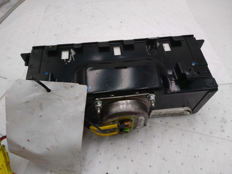 2005 Cadillac Escalade Right Air Bag Assembly OEM 421026, 172K Miles, White