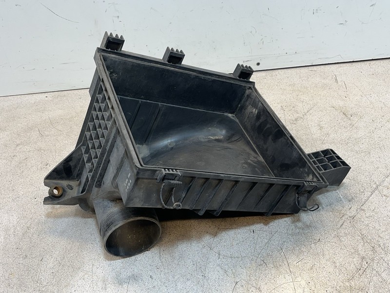 02-06 Dodge Mercedes Sprinter T1N Intake Air Filter Lower Half Box Airbox