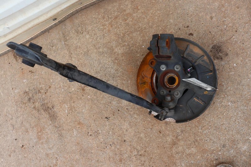 2018 VOLKSWAGEN VW PASSAT 2.0L FWD FRONT RIGHT SPINDLE KNUCKLE WHEEL HUB OEM