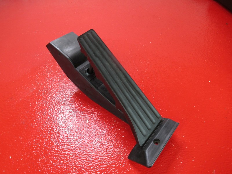 BMW E92 E93 E60 F10 E63 E64 F06 F12 F13 Gas Accelerator Foot Pedal 6772645 OEM