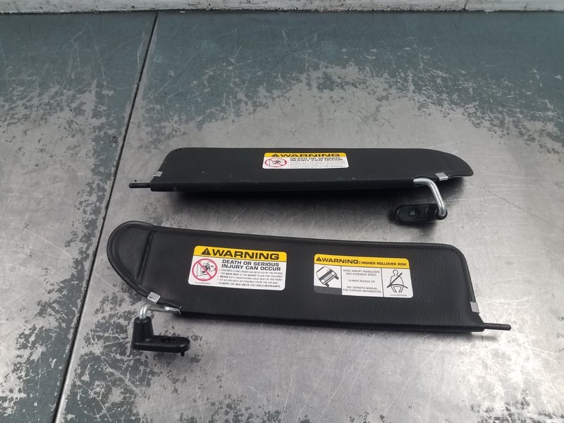 2004 Jeep Wrangler TJ Rubicon 4x4 Sun Visors #9749 B4
