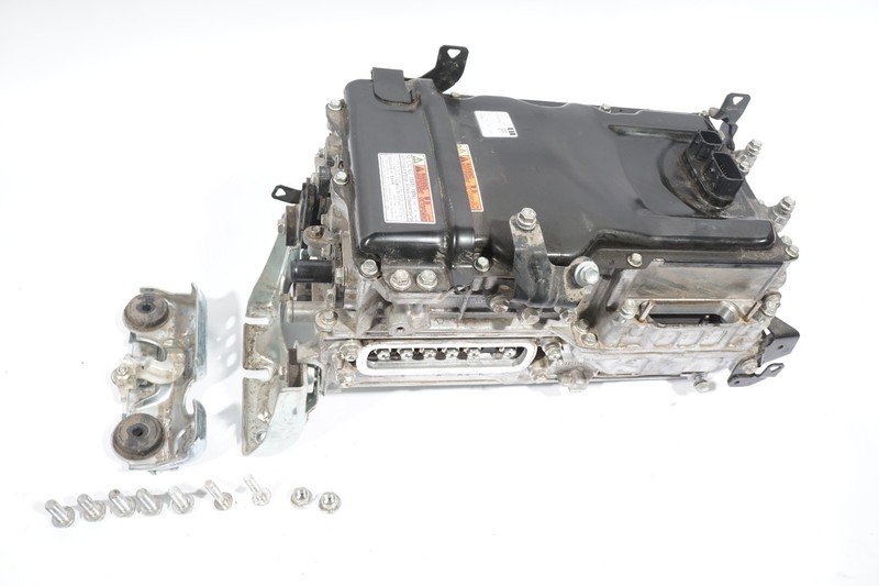 2021 - 2024 TOYOTA SIENNA PLATINUM CONVERTER INVERTER CHARGER 1600MI OEM