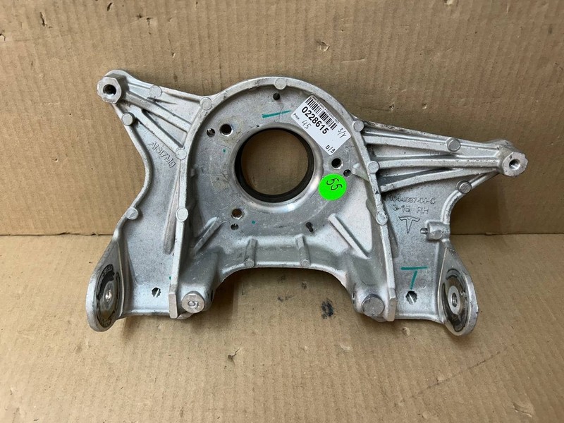 ✅ 2017-2023 Tesla Model 3 Y Front Right Upper Strut Mount Bracket 1044037-00-C