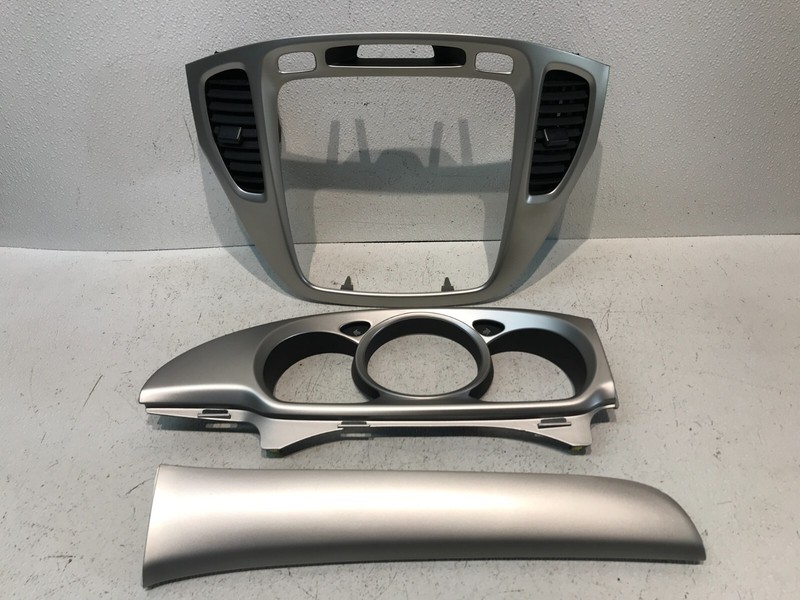 2001-07 TOYOTA HIGHLANDER CENTER DASH CLIMATE VENTS BEZEL Set of 3 Silver