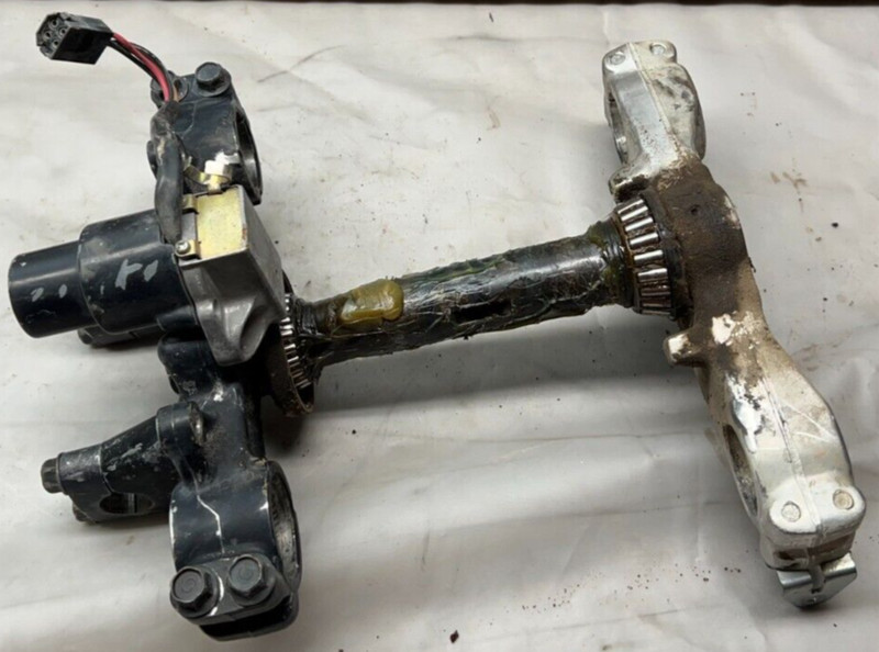 1986 Yamaha XT350 Triple Tree Assembly Fork Clamp XT 350 86 Bearing Stem Trees
