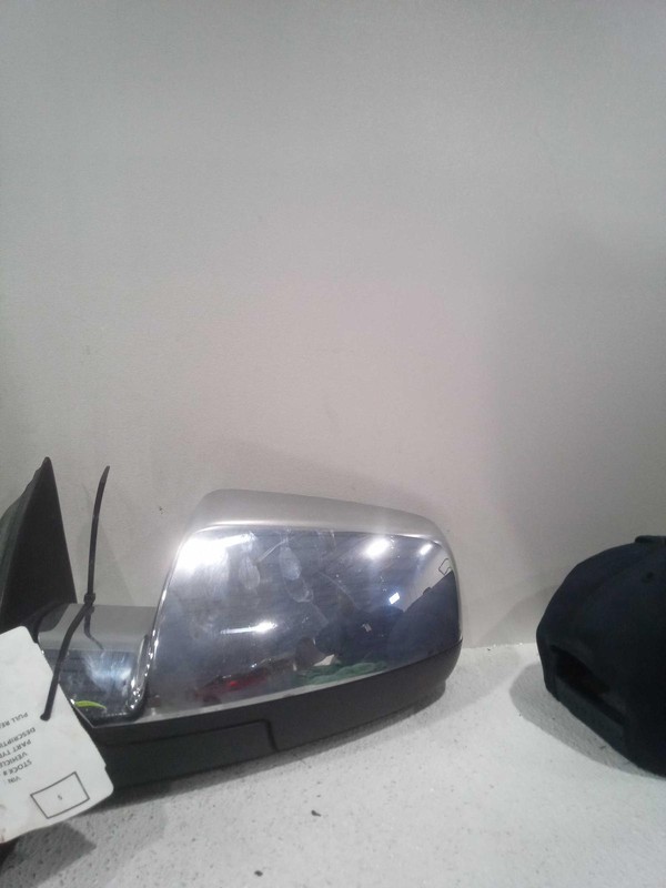 Used Left Door Mirror fits: 2014 Gmc Terrain Power w/blind spot alert opt UFT Le