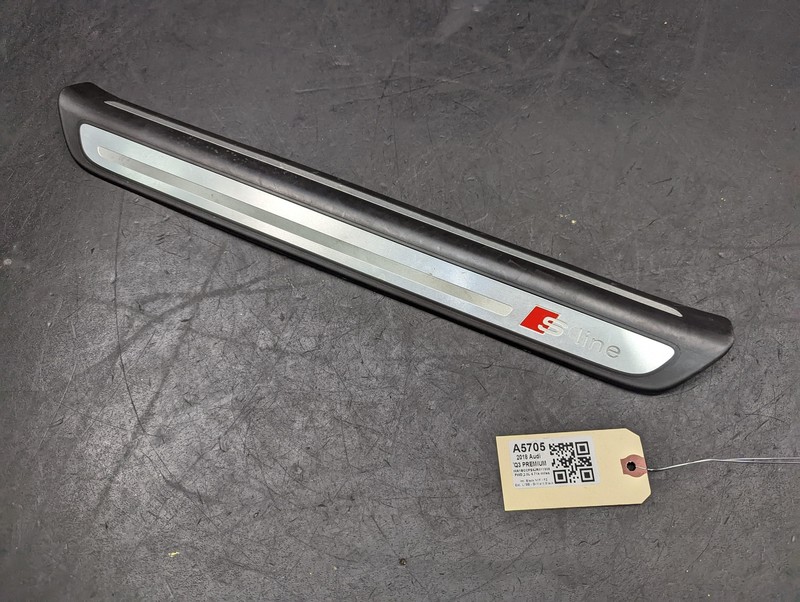 Front Left Door Sill Scuff Plate Insert 2018 Audi Q3 8U0853373A 2015 2016 2017