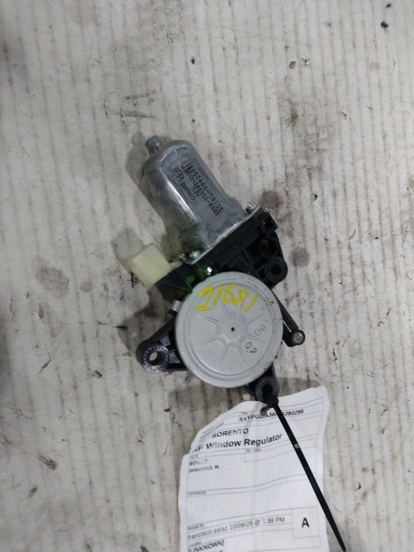2017 Kia Sorento Front Right Window Regulator Silver Used 120K Miles
