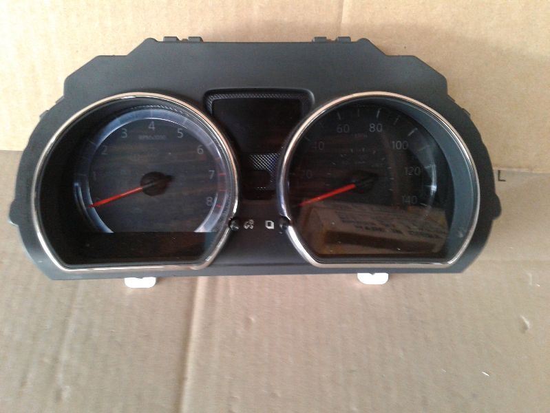 14 VERSA Speedometer Cluster Hatchback Note MPH