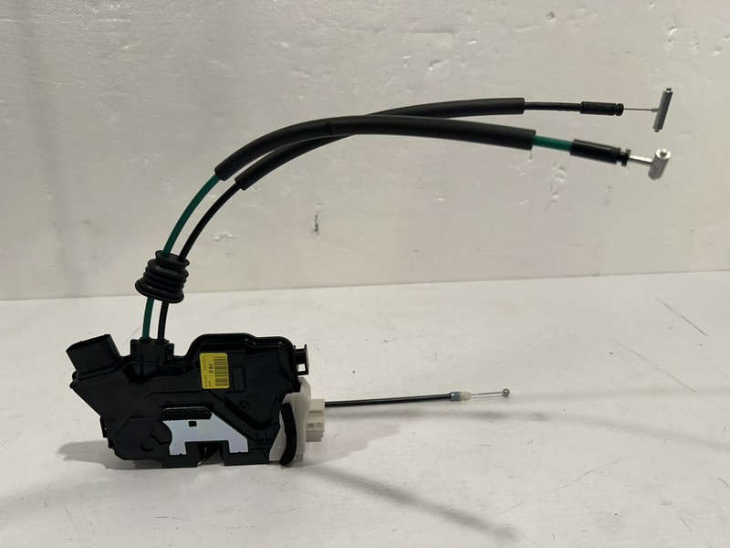2011-15 KIA SORENTO FR. RH DOOR LATCH ASSY. PART# 81310-2P020