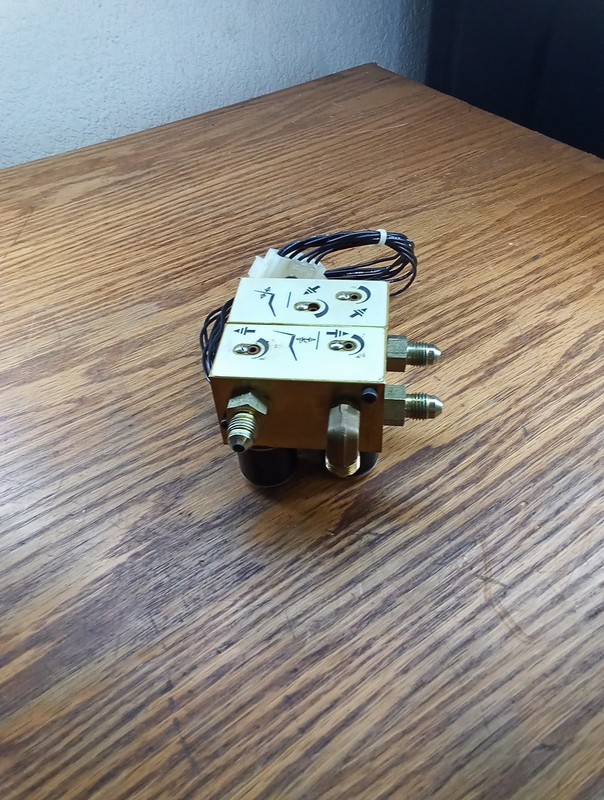 Adec 1005 Dental Chair Solenoid Manifold