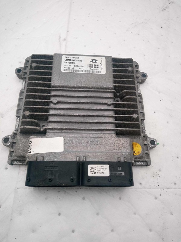 2015 Hyundai Santa Fe Engine Control Module ECM 2.4L OEM 111k Miles