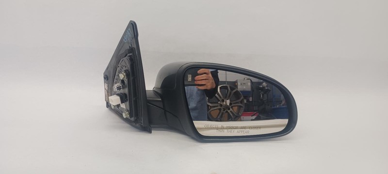 18-'22 HYUNDAI KONA Right Passenger Door Mirror Power OEM Paint Code YG7