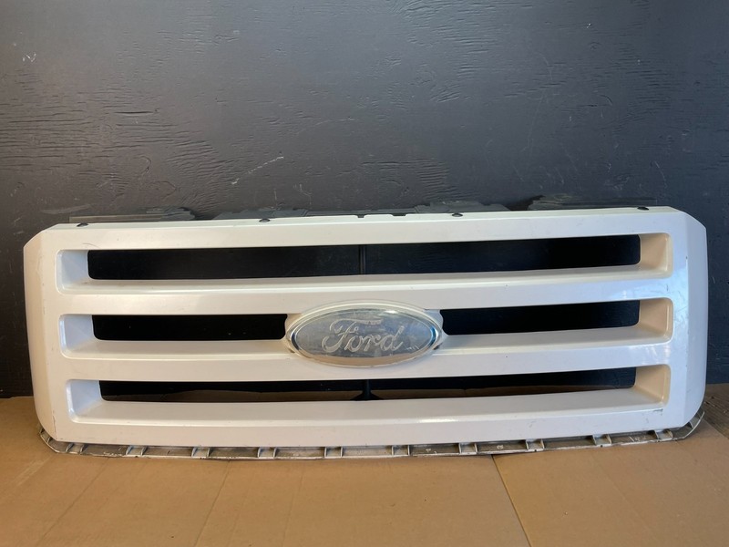 2007 to 2014 Ford Expedition Front Upper Chrome Grill Grille Oem AC2061DG