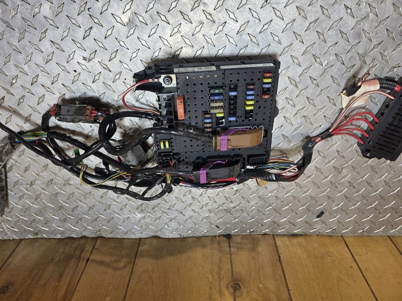 05 06 07 08 09 VOLVO S60 REAR FUSE BOX RELAY MODULE UNIT 8688264 OEM