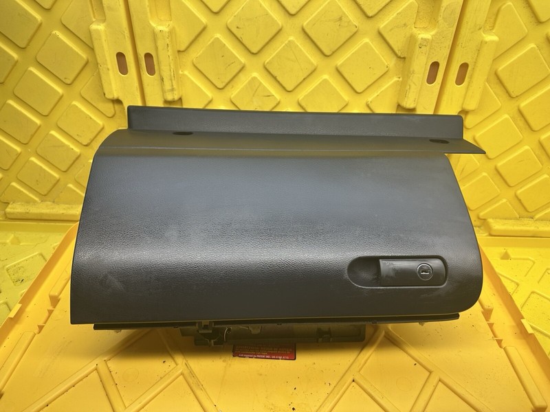 2009-2011 VOLKSWAGEN TIGUAN DASH GLOVE BOX OEM