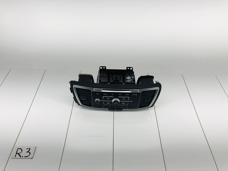 16-17 HONDA ACCORD FRONT CENTER INSTRUMENT PANEL AM/FM CD RADIO UNIT PIONEER OEM