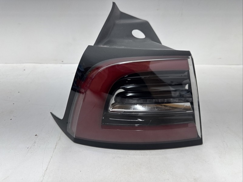 2017-23 Tesla 3 Y Rear Left Driver Taillight Tail Light1077397 6265 B157