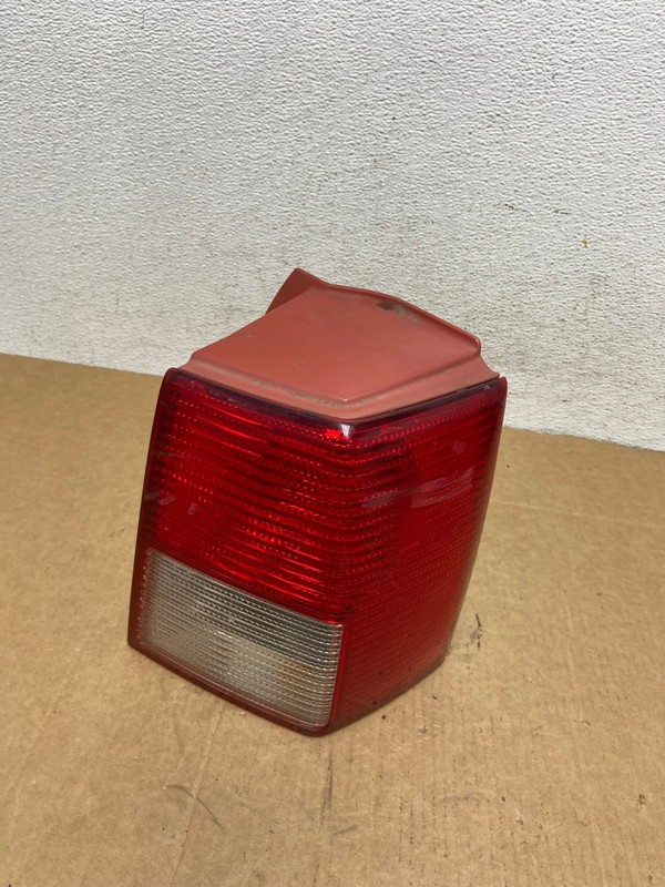 2004-2005 Mitsubishi Endeavor Right Passenger Rh Tail Light Oem AD5993 LK