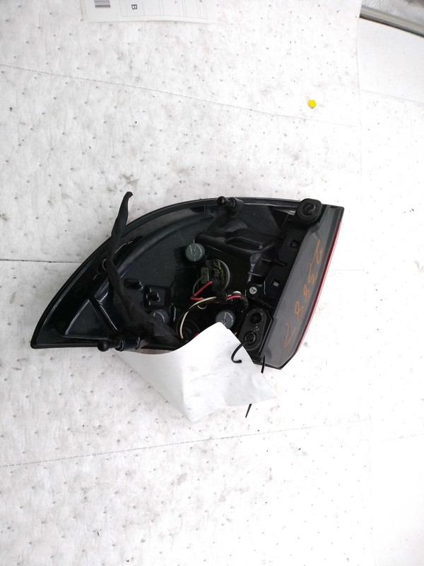 2018 Chrysler Pacifica Left Tail Light Assembly Grey SCRATCHES 637823
